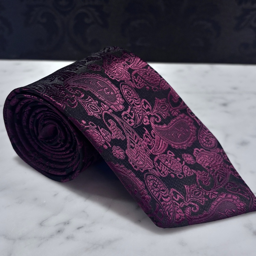 Handmade exquisite black and crimson Paisley Tie